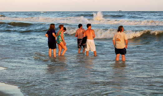 family_swimming1b.jpg
